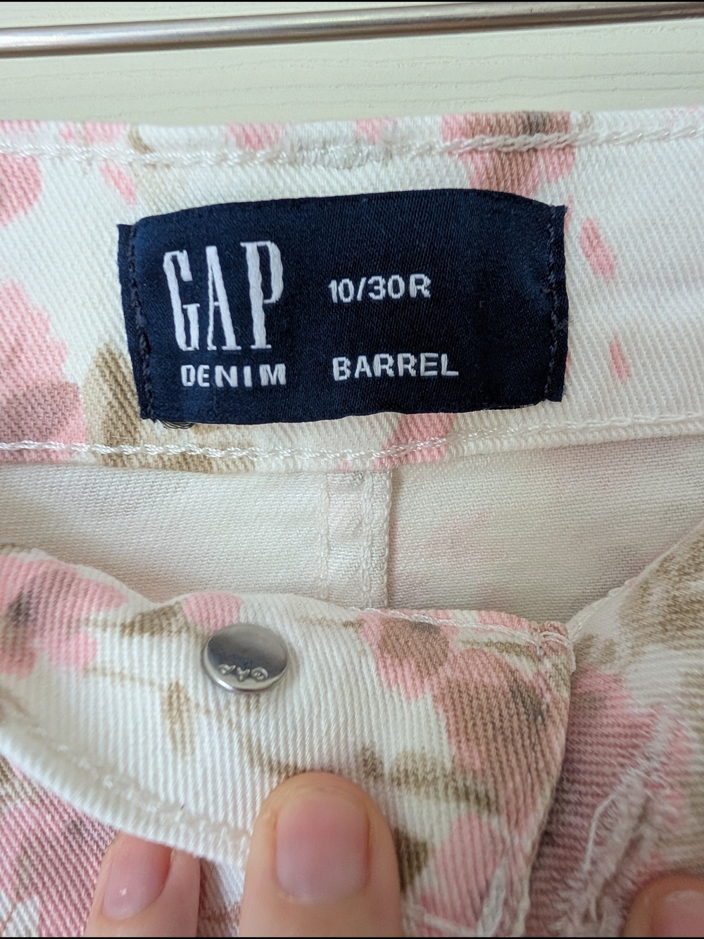NWT GAP Barrel Jeans with Pink Floral Print 10/30R - Picture 6 of 9